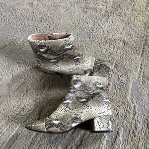 Zara snake print ankle boots low block heel side zipper black white 37 / 6.5